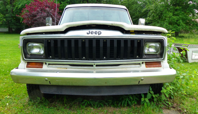 Illustration for article titled The Fascinatingly Cheap Way Jeep Restyled The Jeep Wagoneer For Nearly Three Decades